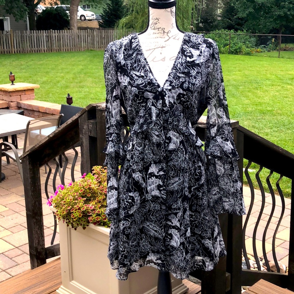 DVF DIANE VON FUERSTENBERG Dress Designer Black White Floral 10 Medium Viscose